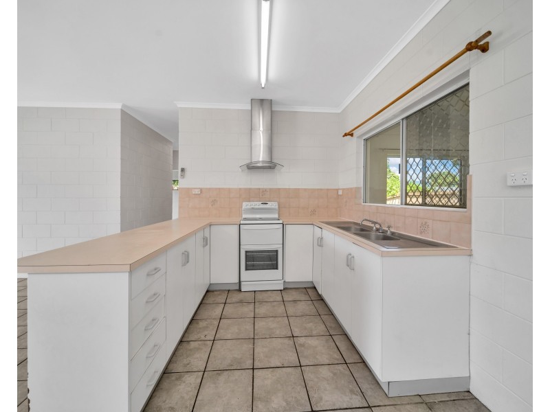 1 Lisa Close, Mooroobool QLD 4870