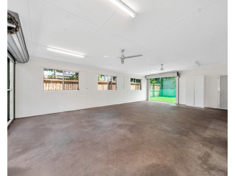 1 Lisa Close, Mooroobool QLD 4870