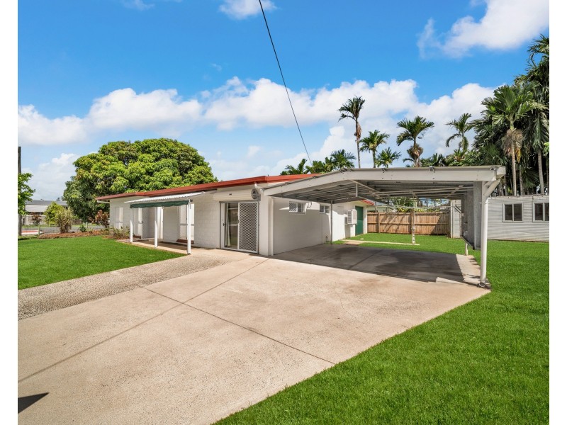 1 Lisa Close, Mooroobool QLD 4870