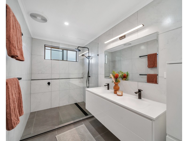 7 Bottlebrush Street, Mooroobool QLD 4870