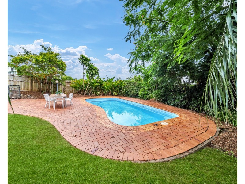 27 Hutchinson Street, Edge Hill QLD 4870