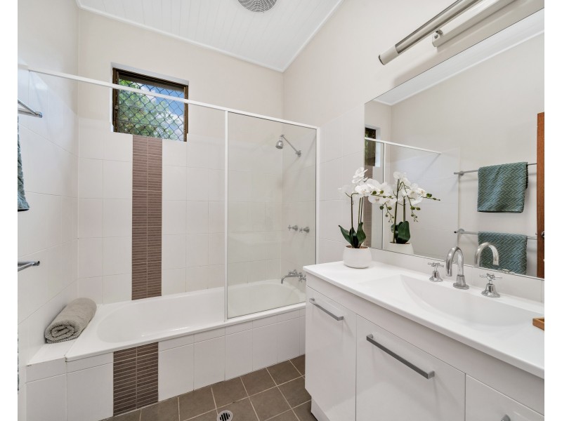 27 Hutchinson Street, Edge Hill QLD 4870