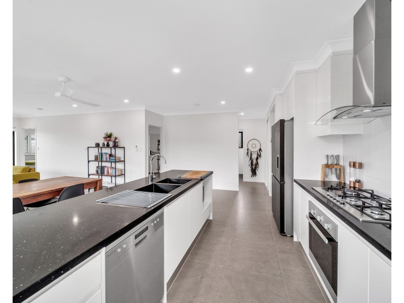 16 Ferndale Entrance, Trinity Beach QLD 4879