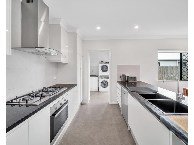 16 Ferndale Entrance, Trinity Beach QLD 4879
