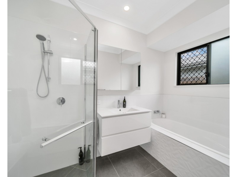 16 Ferndale Entrance, Trinity Beach QLD 4879