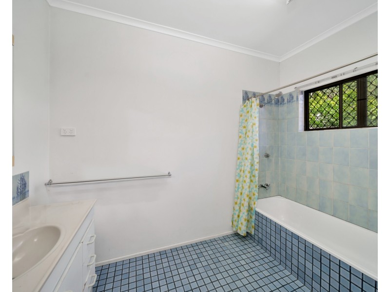 1 Pheasant Street, Bayview Heights QLD 4868