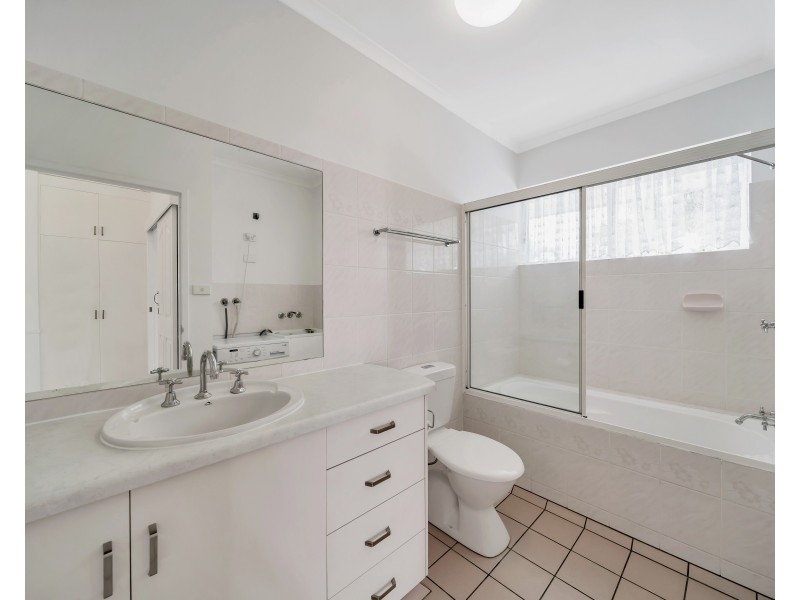 8/182 McLeod Street, Cairns North QLD 4870