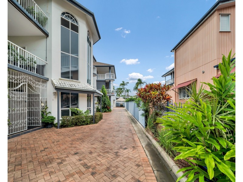 8/182 McLeod Street, Cairns North QLD 4870