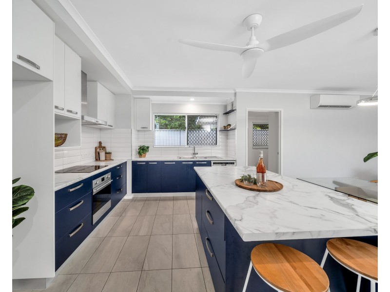 8 Penny Close, Whitfield QLD 4870