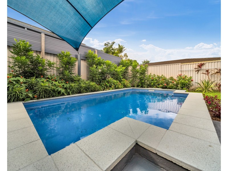 8 Penny Close, Whitfield QLD 4870