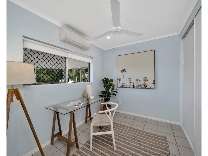 8 Penny Close, Whitfield QLD 4870