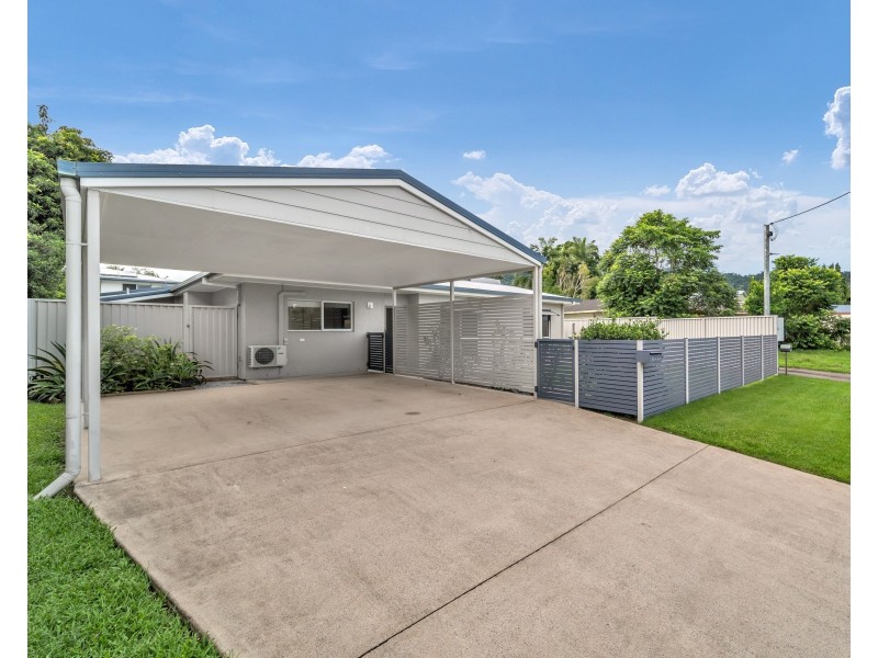 8 Penny Close, Whitfield QLD 4870
