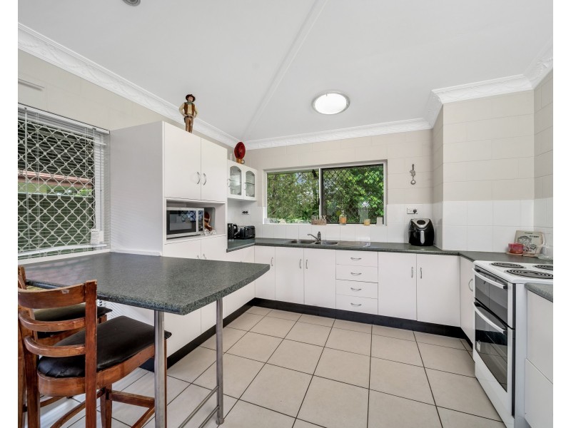 2/5 Redwood Street, Whitfield QLD 4870