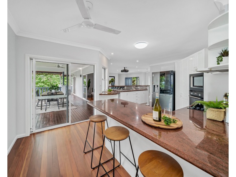 17 Solomon Place, Mooroobool QLD 4870