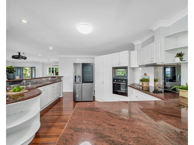 17 Solomon Place, Mooroobool QLD 4870