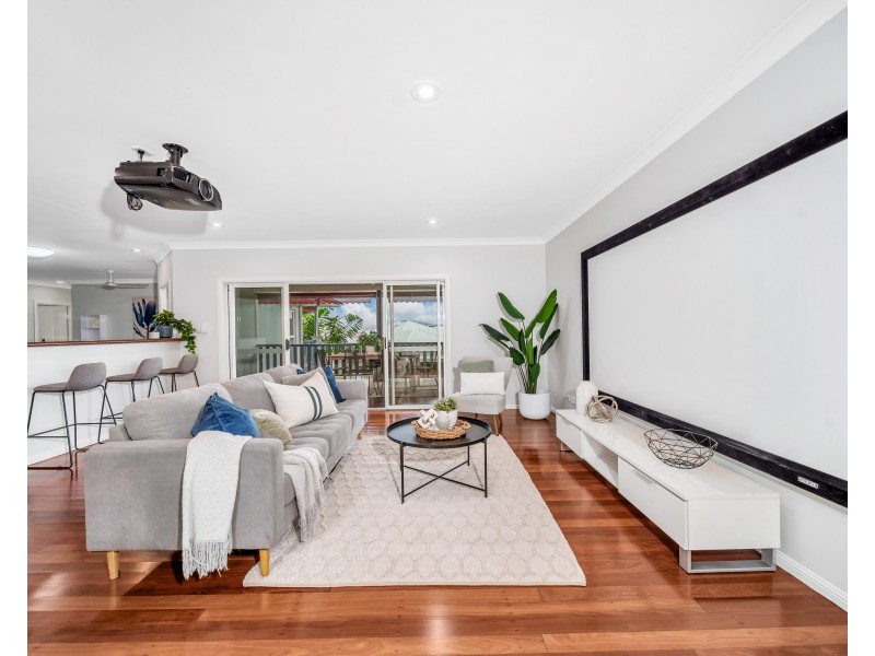17 Solomon Place, Mooroobool QLD 4870