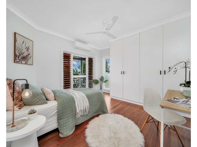 17 Solomon Place, Mooroobool QLD 4870