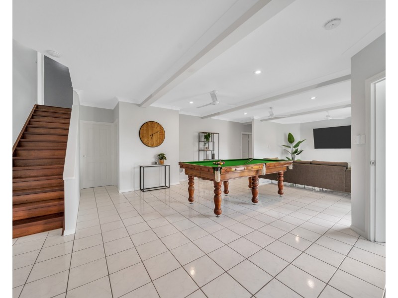 17 Solomon Place, Mooroobool QLD 4870