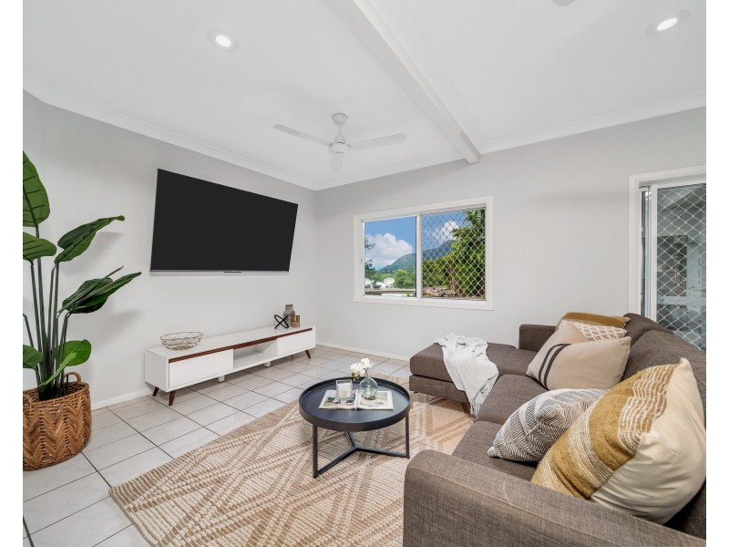 17 Solomon Place, Mooroobool QLD 4870