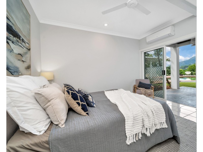 17 Solomon Place, Mooroobool QLD 4870