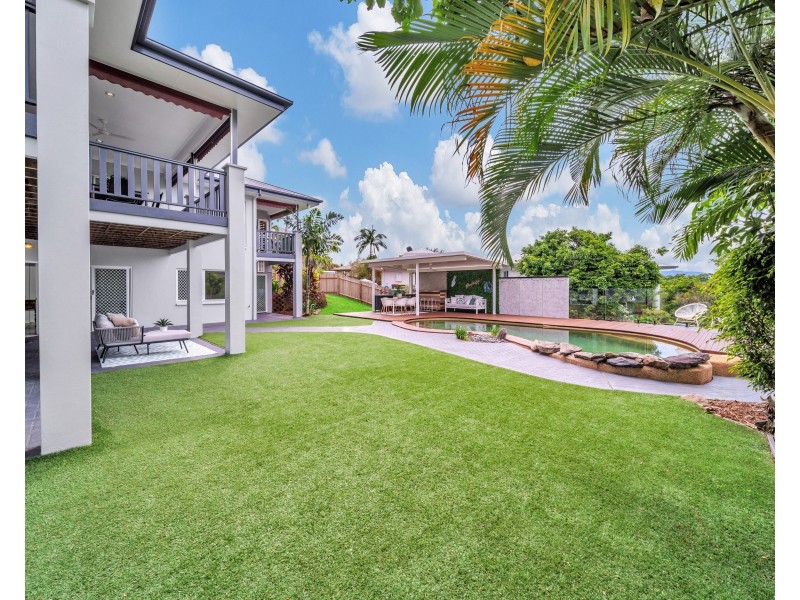 17 Solomon Place, Mooroobool QLD 4870