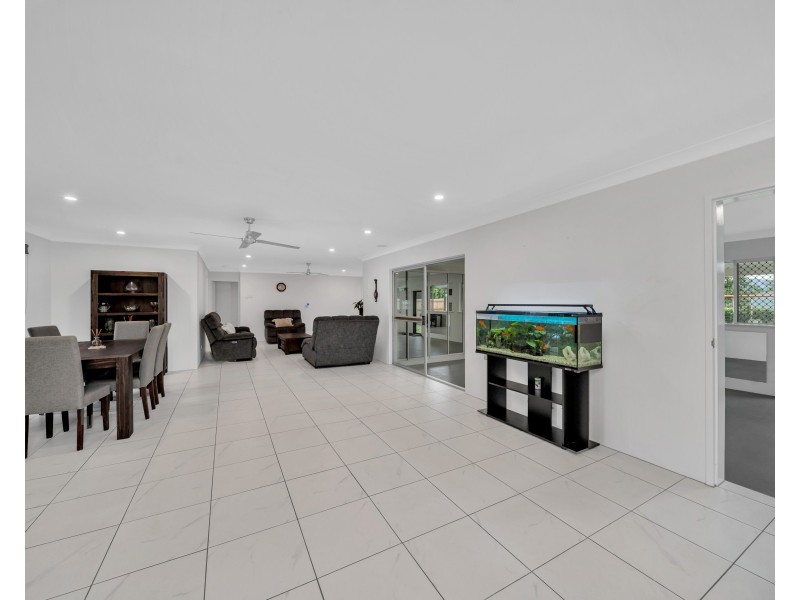14 Lynette Street, Woree QLD 4868