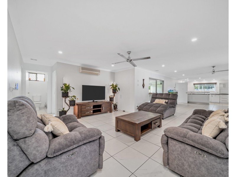 14 Lynette Street, Woree QLD 4868