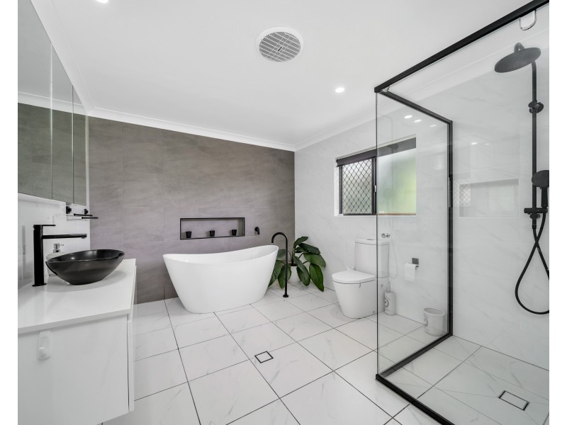 14 Lynette Street, Woree QLD 4868