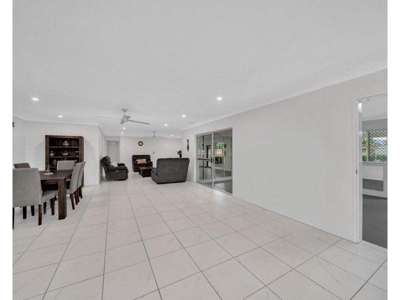 14 Lynette Street, Woree QLD 4868