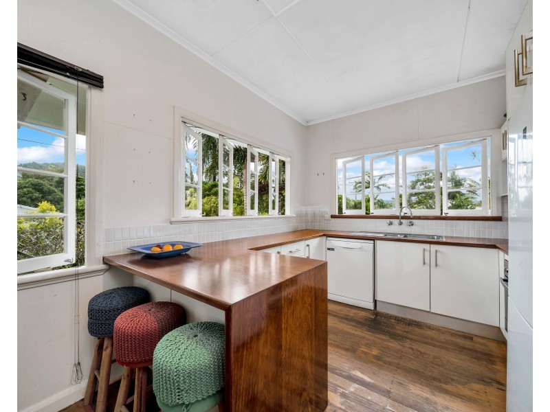 27 Hodel Street, Whitfield QLD 4870