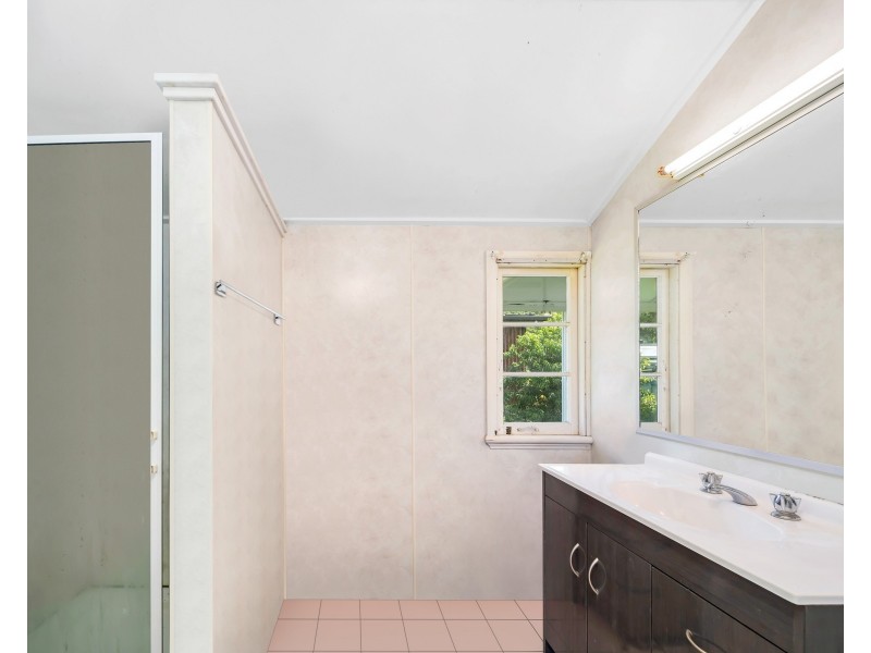 27 Hodel Street, Whitfield QLD 4870