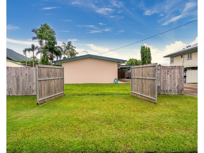 1/16 Smart Street, Mooroobool QLD 4870