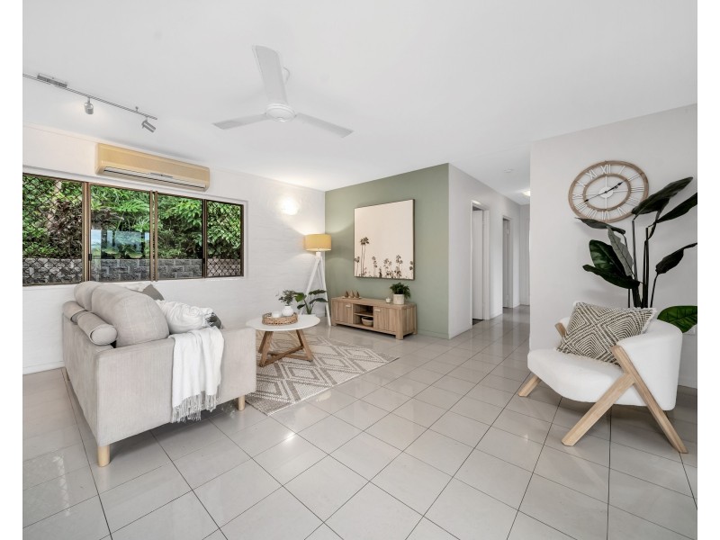 4 Dennis Close, Mooroobool QLD 4870