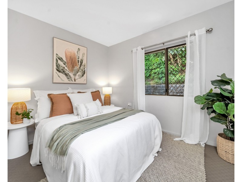 4 Dennis Close, Mooroobool QLD 4870