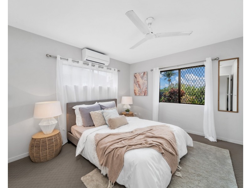 4 Dennis Close, Mooroobool QLD 4870