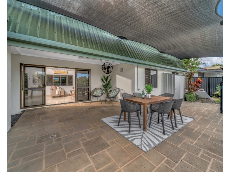 4 Dennis Close, Mooroobool QLD 4870
