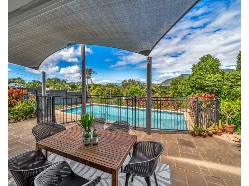4 Dennis Close, Mooroobool QLD 4870