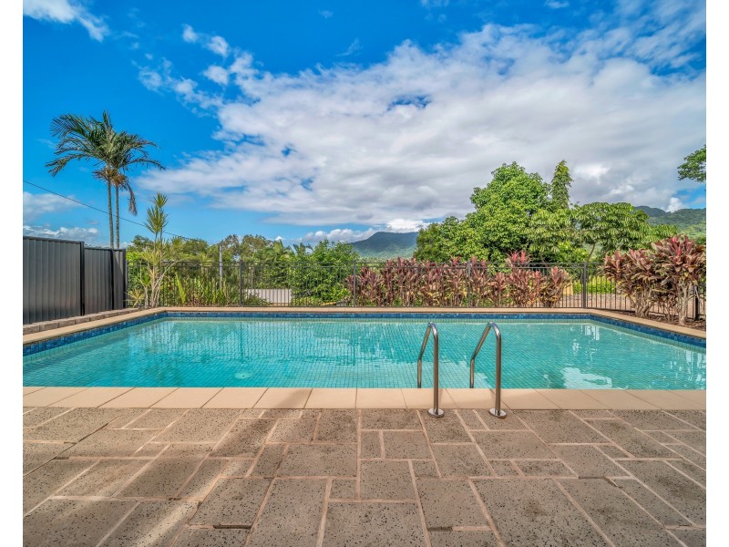 4 Dennis Close, Mooroobool QLD 4870