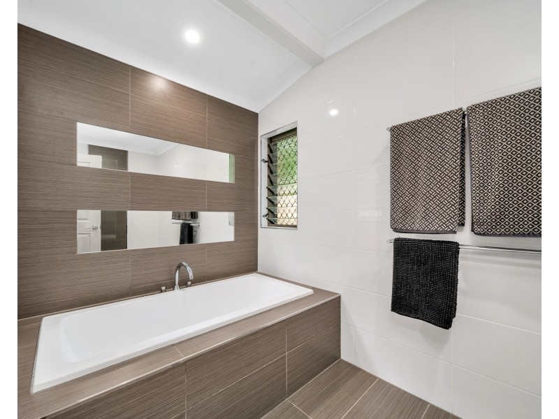 4 Port Close, Trinity Beach QLD 4879