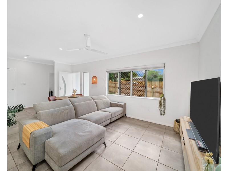 2 Ethel Close, Redlynch QLD 4870
