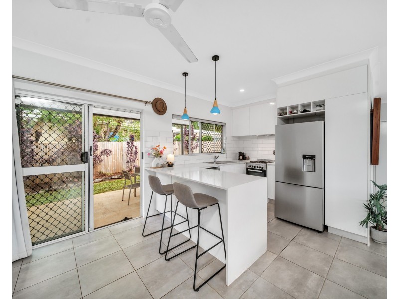 2 Ethel Close, Redlynch QLD 4870