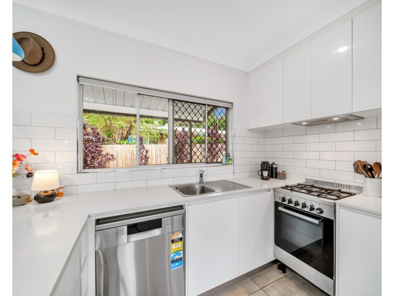 2 Ethel Close, Redlynch QLD 4870
