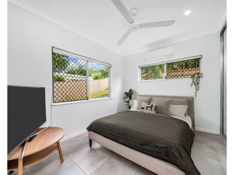 2 Ethel Close, Redlynch QLD 4870