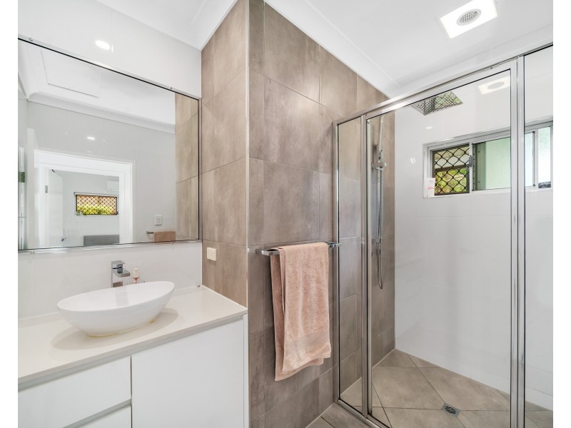2 Ethel Close, Redlynch QLD 4870