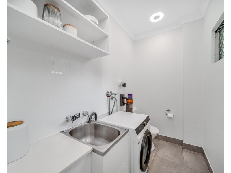 2 Ethel Close, Redlynch QLD 4870