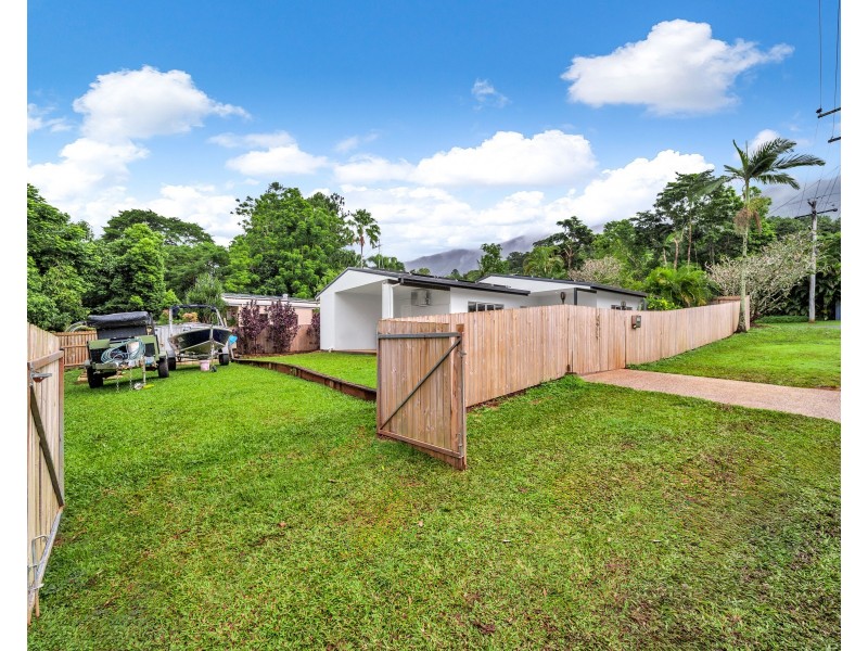 2 Ethel Close, Redlynch QLD 4870
