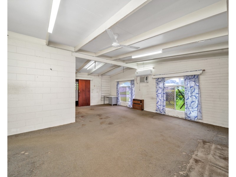 9 Girralong Street, Woree QLD 4868