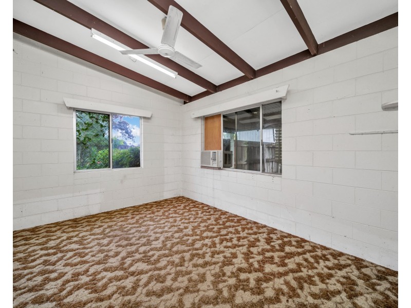9 Girralong Street, Woree QLD 4868