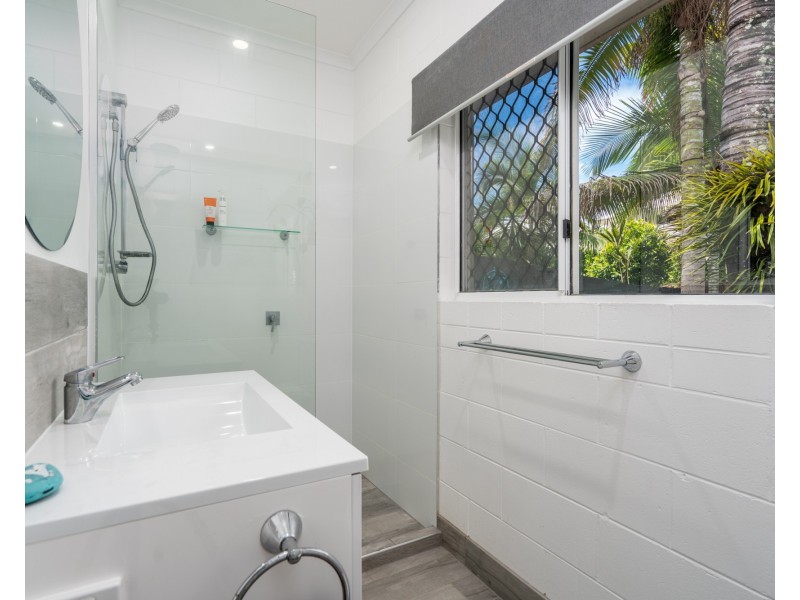 2/20 Oyster Court, Trinity Beach QLD 4879