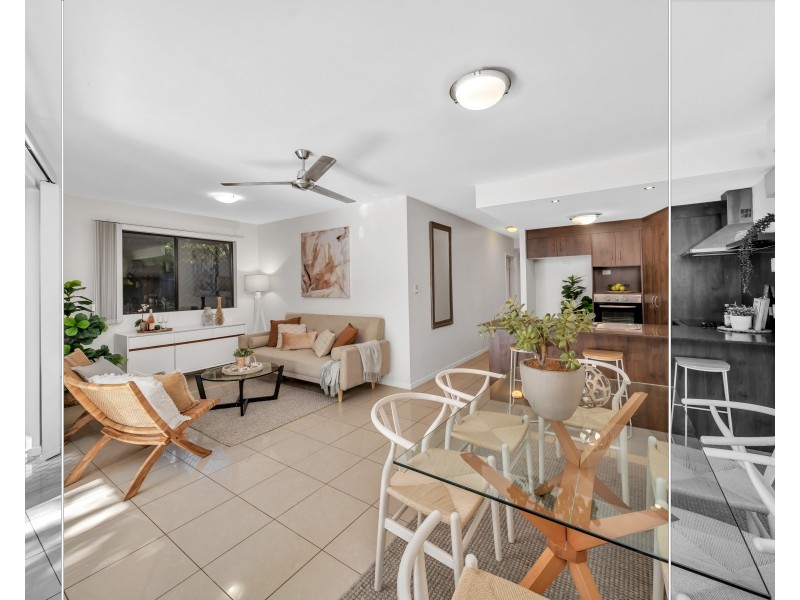 16/349-351 Lake Street, Cairns North QLD 4870
